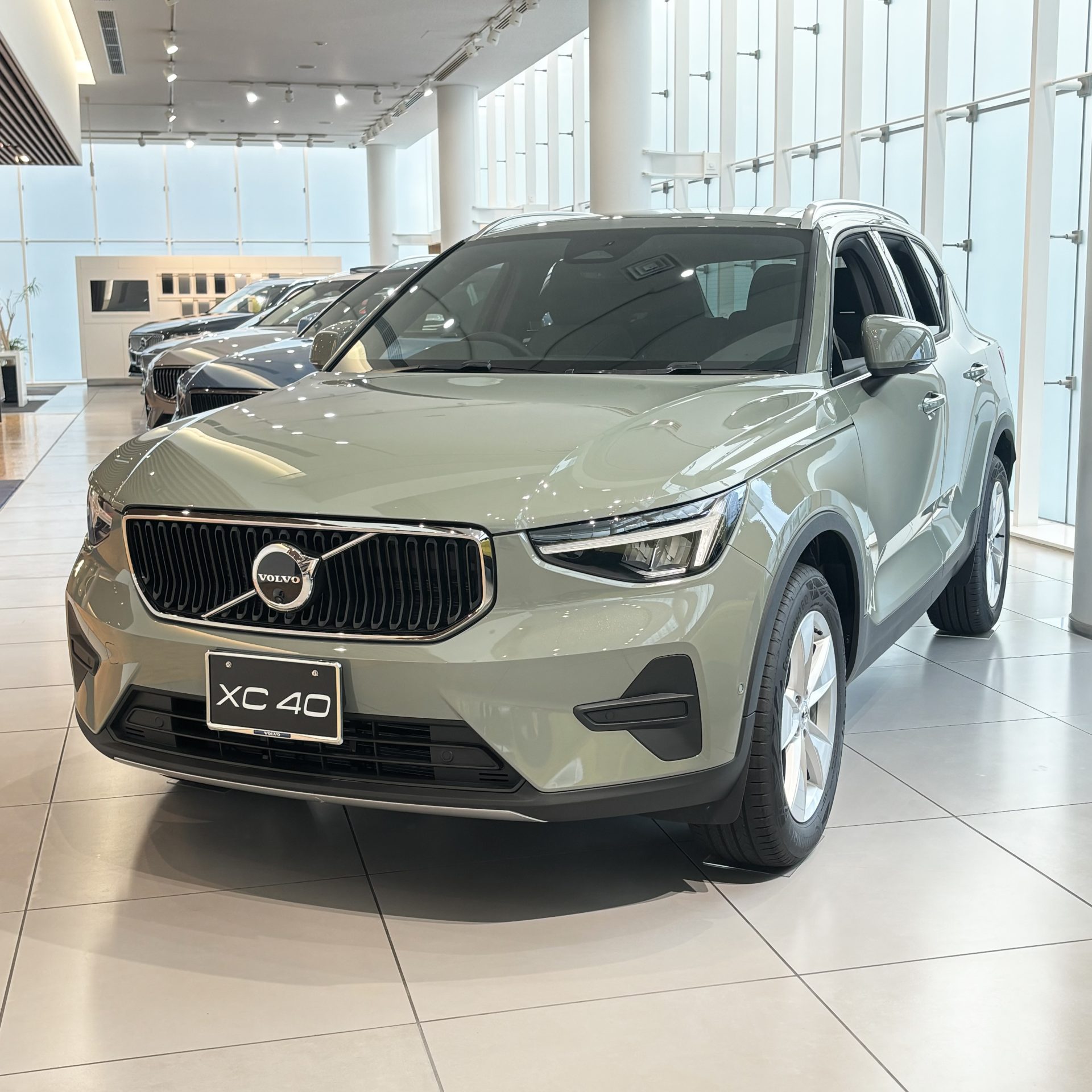 XC40 Plus B3 クライメートパッケージ セージグリーンを展示開始