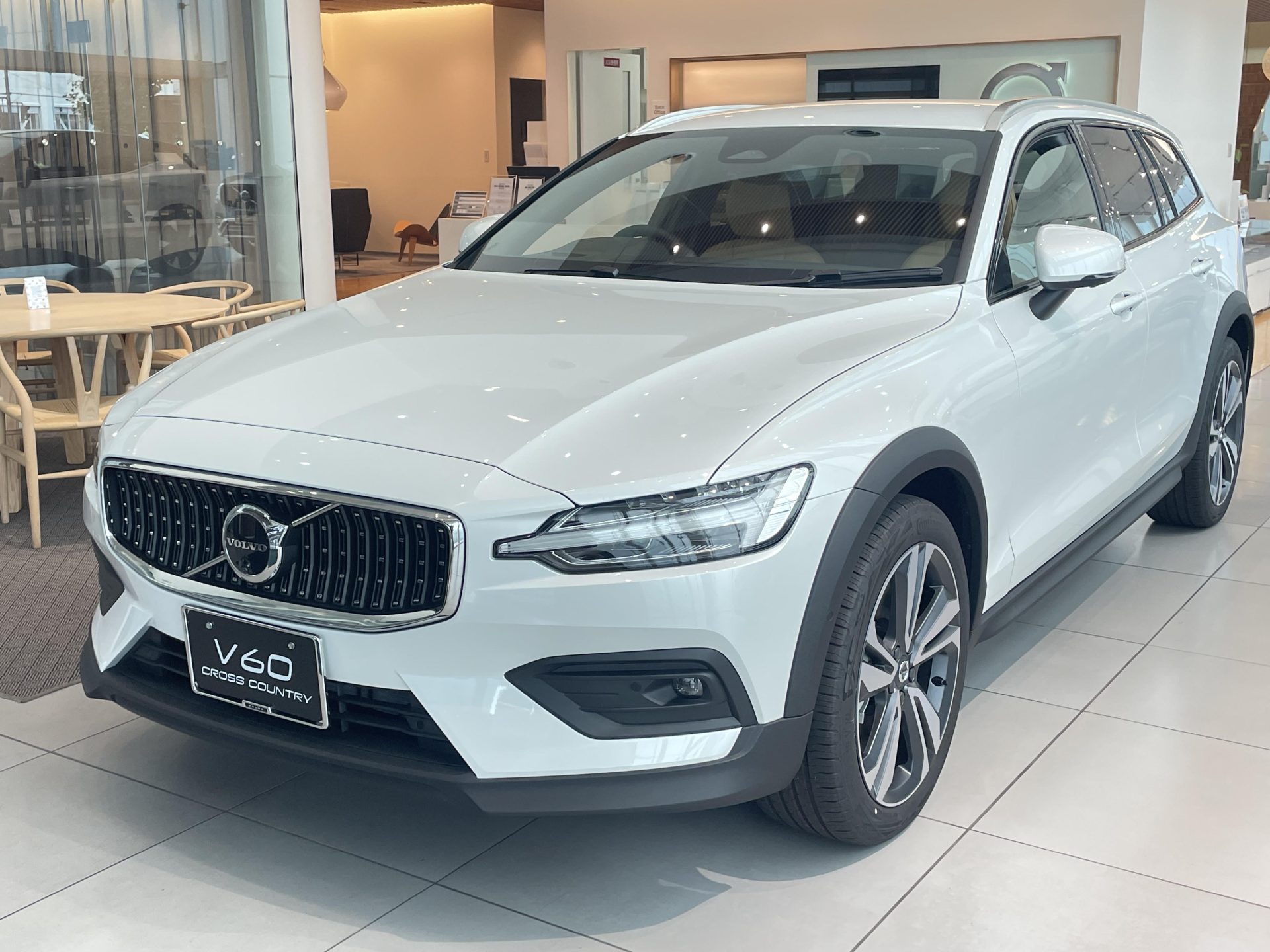 V60 Cross Country Ultra B5 AWD